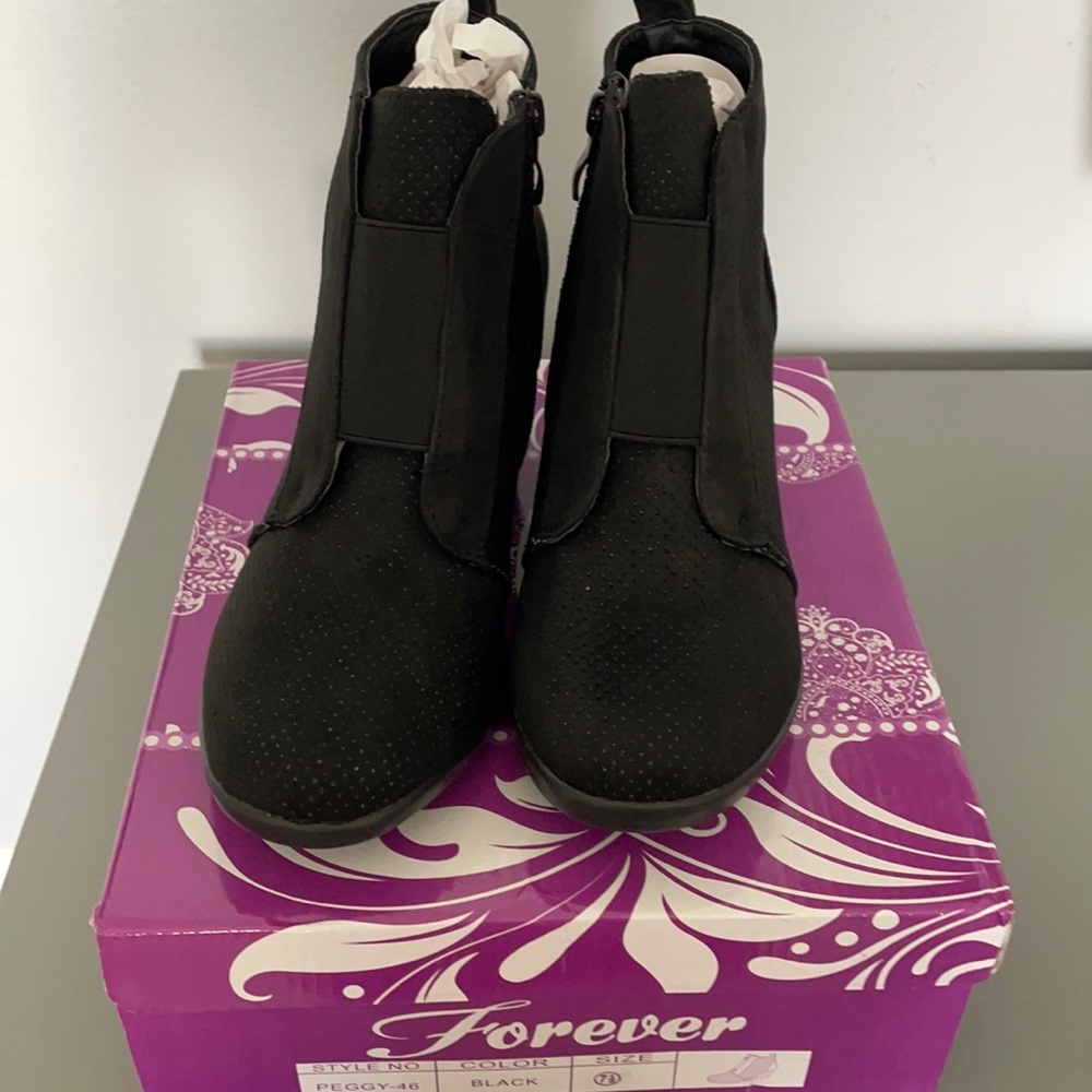 Women’s Black wedge bootie size 7.5